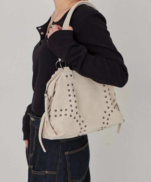 WHO'S WHO gallery（フーズフーギャラリー）の「スタッズショルダーバッグ（ショルダーバッグ・レディース・アイボリー/ブラウン/ダークブラウン/ブラック/サックスブルー/ピンク/イエロー・FREE）」の12枚目の写真