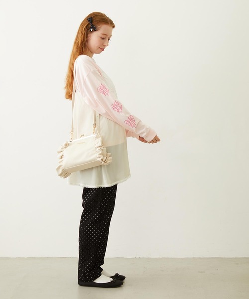 MILKFED.(ミルクフェド)の「KISS LOCK RUFFLE BAG(ショルダーバッグ・レディース・ブラック/オフホワイト/グリーン・ONE SIZE)」の9枚目の写真