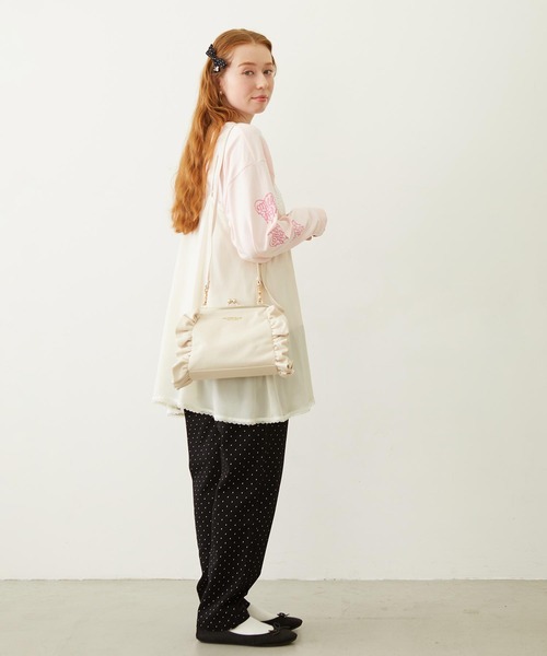 MILKFED.(ミルクフェド)の「KISS LOCK RUFFLE BAG(ショルダーバッグ・レディース・ブラック/オフホワイト/グリーン・ONE SIZE)」の8枚目の写真