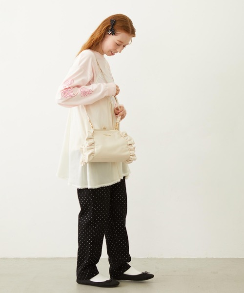 MILKFED.(ミルクフェド)の「KISS LOCK RUFFLE BAG(ショルダーバッグ・レディース・ブラック/オフホワイト/グリーン・ONE SIZE)」の7枚目の写真