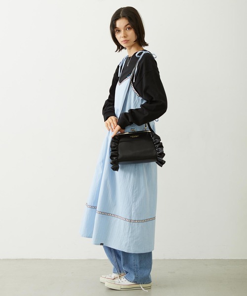MILKFED.(ミルクフェド)の「KISS LOCK RUFFLE BAG(ショルダーバッグ・レディース・ブラック/オフホワイト/グリーン・ONE SIZE)」の5枚目の写真