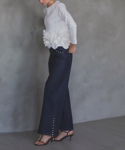 MERAKI(メラキ)の「パールスリットデニムパンツ(デニムパンツ・レディース・インディゴブルー/ライトブルー・M/S)」の6枚目の写真