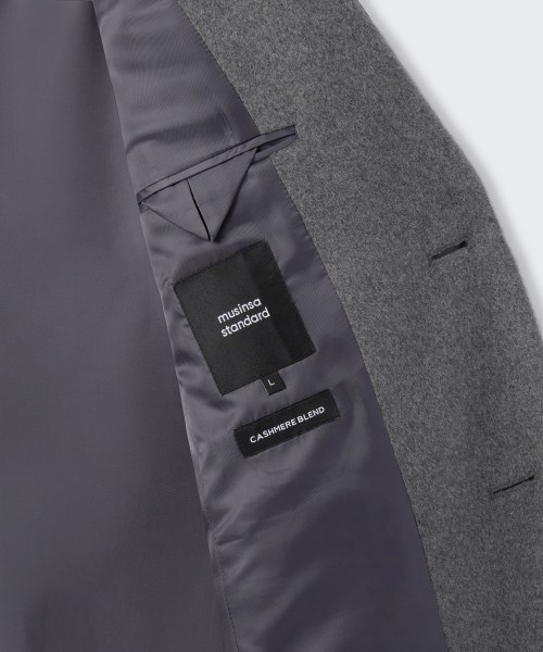 MUSINSA STANDARD（ムシンサスタンダード）の「カシミヤブレンドマスキュリンチェスターフィールドロングコート[ミディアムグレー]（チェスターコート・メンズ・その他・LARGE/X-LARGE/XX-LARGE/MEDIUM）」の2枚目の写真