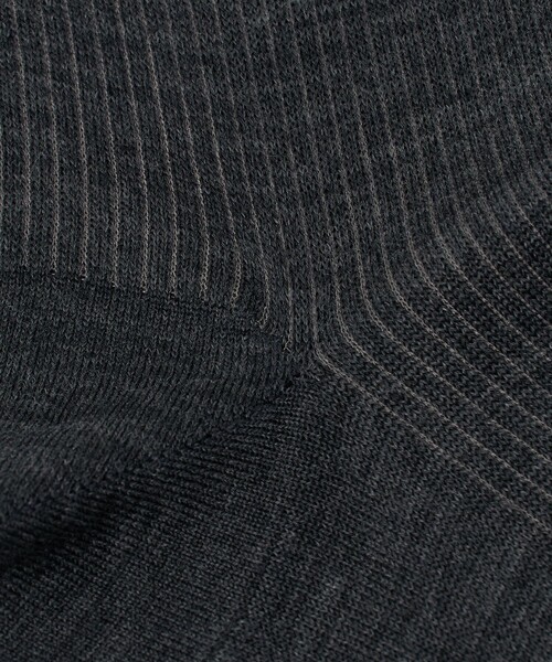 UNITED ARROWS（ユナイテッドアローズ）の「＜SOZZI＞2トーン リブ ホーズソックス（ソックス/靴下・メンズ・ダークグリーン/グレー系/ブラウン系/ネイビー・FREE）」の5枚目の写真