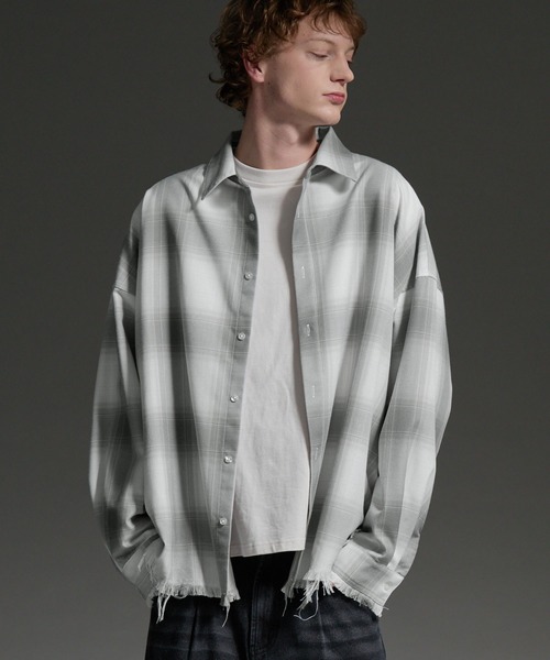 cussil(クシル)の「【cussil/クシル】オーバーサイズオンブレチェック柄フリンジレギュラーカラーシャツ(シャツ/ブラウス・メンズ・ブラック/ホワイト・L/M/S)」の2枚目の写真