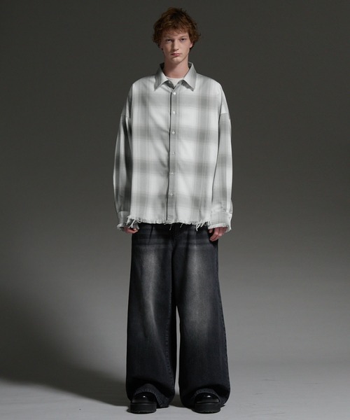 cussil(クシル)の「【cussil/クシル】オーバーサイズオンブレチェック柄フリンジレギュラーカラーシャツ(シャツ/ブラウス・メンズ・ブラック/ホワイト・L/M/S)」の3枚目の写真