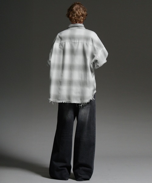cussil(クシル)の「【cussil/クシル】オーバーサイズオンブレチェック柄フリンジレギュラーカラーシャツ(シャツ/ブラウス・メンズ・ブラック/ホワイト・L/M/S)」の7枚目の写真