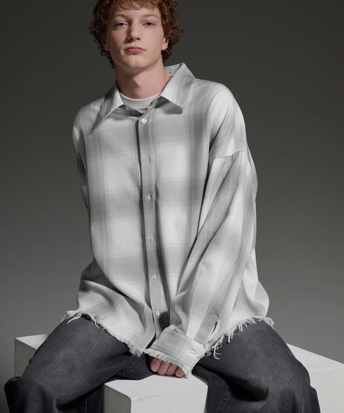 cussil(クシル)の「【cussil/クシル】オーバーサイズオンブレチェック柄フリンジレギュラーカラーシャツ(シャツ/ブラウス・メンズ・ブラック/ホワイト・L/M/S)」の15枚目の写真