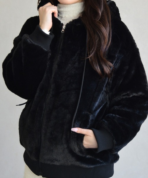 MISCH MASCH(ミッシュマッシュ)の「ZOZO限定 フードファーブルゾン(ブルゾン・レディース・ブラック/アイボリー・フリ-)」の1枚目の写真