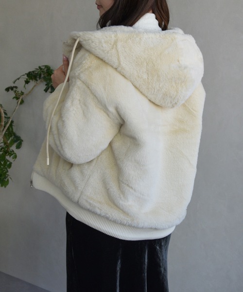 MISCH MASCH(ミッシュマッシュ)の「ZOZO限定 フードファーブルゾン(ブルゾン・レディース・ブラック/アイボリー・フリ-)」の5枚目の写真