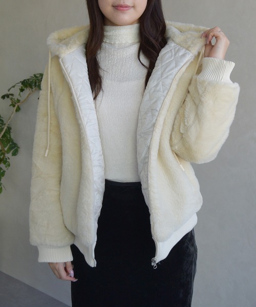 MISCH MASCH(ミッシュマッシュ)の「ZOZO限定 フードファーブルゾン(ブルゾン・レディース・ブラック/アイボリー・フリ-)」の4枚目の写真