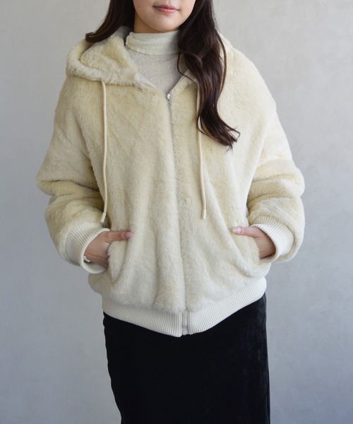 MISCH MASCH(ミッシュマッシュ)の「ZOZO限定 フードファーブルゾン(ブルゾン・レディース・ブラック/アイボリー・フリ-)」の7枚目の写真