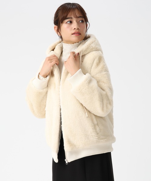 MISCH MASCH(ミッシュマッシュ)の「ZOZO限定 フードファーブルゾン(ブルゾン・レディース・ブラック/アイボリー・フリ-)」の16枚目の写真