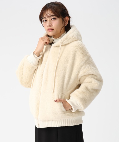 MISCH MASCH(ミッシュマッシュ)の「ZOZO限定 フードファーブルゾン(ブルゾン・レディース・ブラック/アイボリー・フリ-)」の11枚目の写真