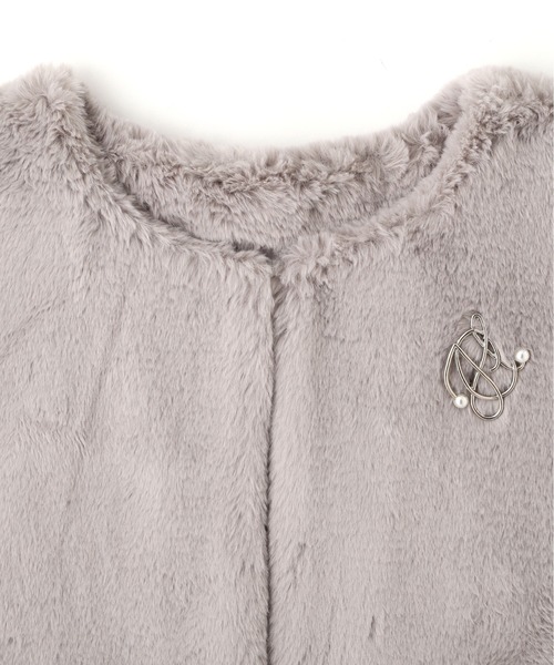 JILL by JILL STUART（ジルバイジルスチュアート）の「＜mikuさんコラボ＞フェイクファーケープ（その他アウター・レディース・グレー/ホワイト・FREE）」の19枚目の写真