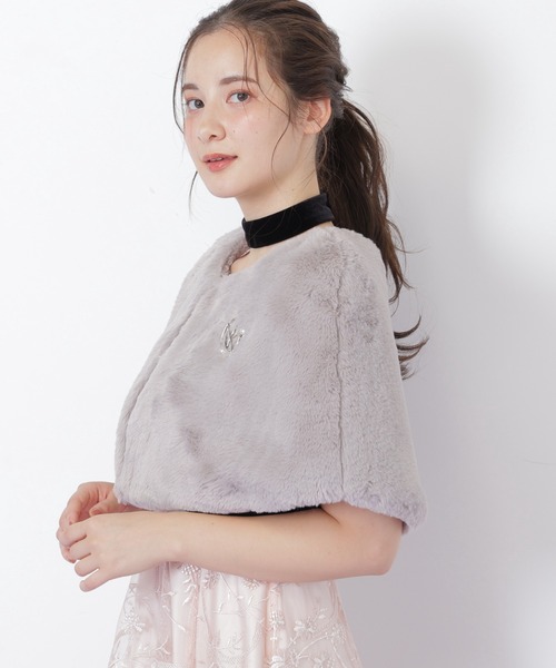 JILL by JILL STUART（ジルバイジルスチュアート）の「＜mikuさんコラボ＞フェイクファーケープ（その他アウター・レディース・グレー/ホワイト・FREE）」の9枚目の写真