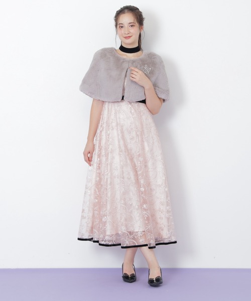 JILL by JILL STUART（ジルバイジルスチュアート）の「＜mikuさんコラボ＞フェイクファーケープ（その他アウター・レディース・グレー/ホワイト・FREE）」の13枚目の写真