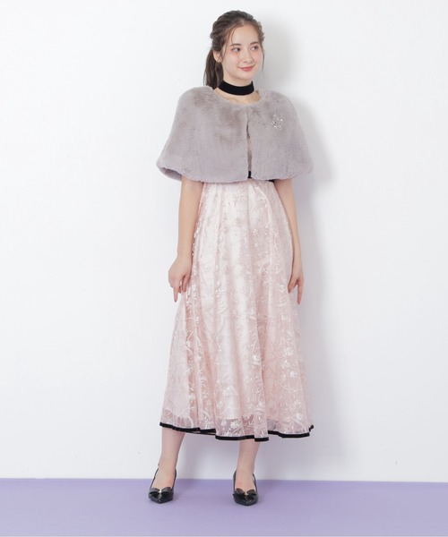 JILL by JILL STUART（ジルバイジルスチュアート）の「＜mikuさんコラボ＞フェイクファーケープ（その他アウター・レディース・グレー/ホワイト・FREE）」の14枚目の写真