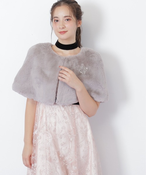 JILL by JILL STUART（ジルバイジルスチュアート）の「＜mikuさんコラボ＞フェイクファーケープ（その他アウター・レディース・グレー/ホワイト・FREE）」の11枚目の写真