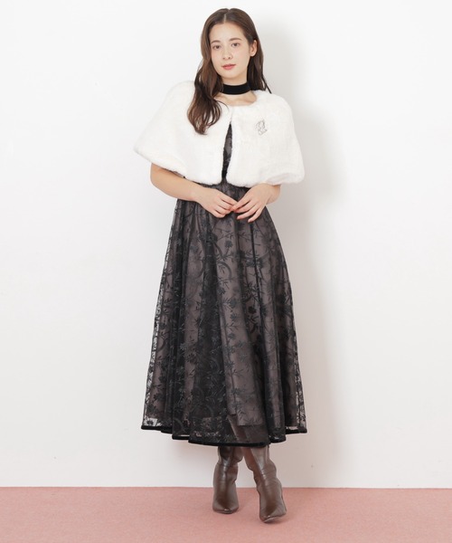 JILL by JILL STUART（ジルバイジルスチュアート）の「＜mikuさんコラボ＞フェイクファーケープ（その他アウター・レディース・グレー/ホワイト・FREE）」の3枚目の写真