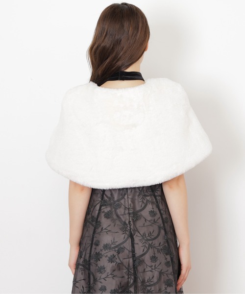JILL by JILL STUART（ジルバイジルスチュアート）の「＜mikuさんコラボ＞フェイクファーケープ（その他アウター・レディース・グレー/ホワイト・FREE）」の7枚目の写真