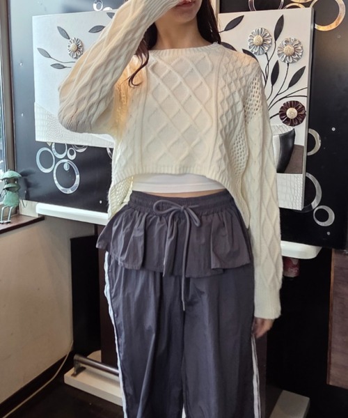 tolene(トレネ)の「ケーブル編み クロップド丈 ニットトップス(ニット/セーター・レディース・ブラウン/ホワイト/ブラック・FREE)」の7枚目の写真