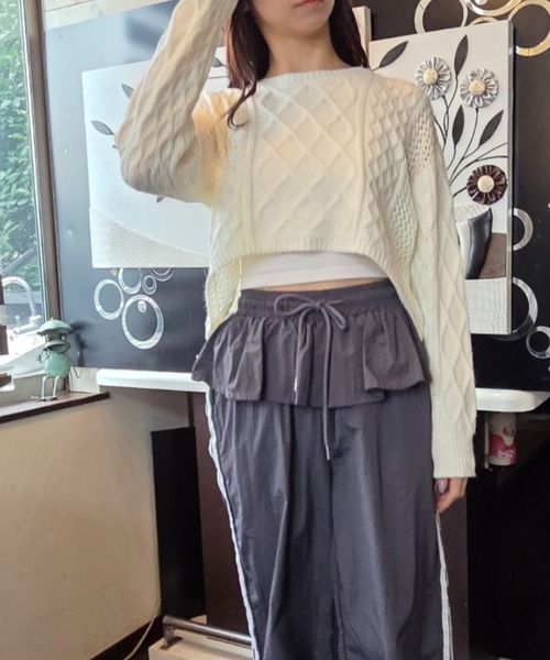 tolene(トレネ)の「ケーブル編み クロップド丈 ニットトップス(ニット/セーター・レディース・ブラウン/ホワイト/ブラック・FREE)」の8枚目の写真