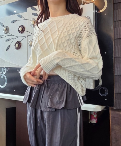 tolene(トレネ)の「ケーブル編み クロップド丈 ニットトップス(ニット/セーター・レディース・ブラウン/ホワイト/ブラック・FREE)」の4枚目の写真