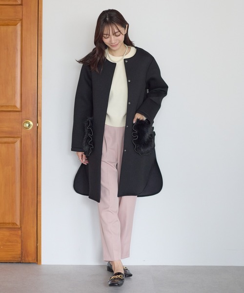 Neige(ネージュ)の「フリルファーポケットコート(ノーカラーコート・レディース・ピンクベージュ/ブラック・ONE SIZE)」の13枚目の写真
