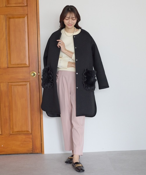 Neige(ネージュ)の「フリルファーポケットコート(ノーカラーコート・レディース・ピンクベージュ/ブラック・ONE SIZE)」の17枚目の写真