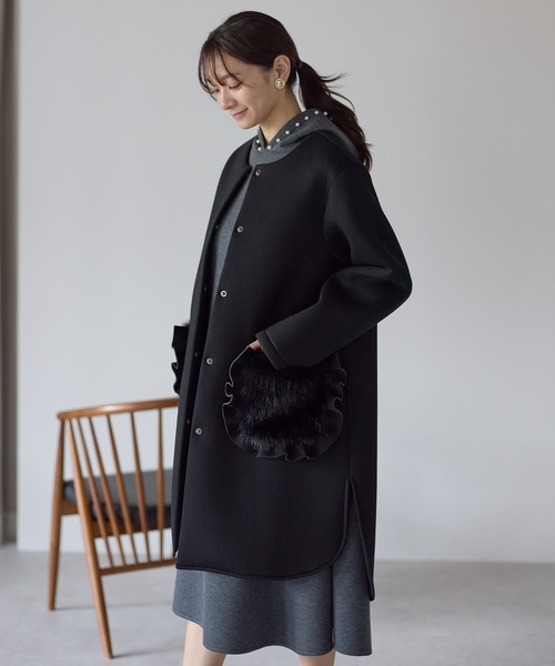 Neige(ネージュ)の「フリルファーポケットコート(ノーカラーコート・レディース・ピンクベージュ/ブラック・ONE SIZE)」の18枚目の写真