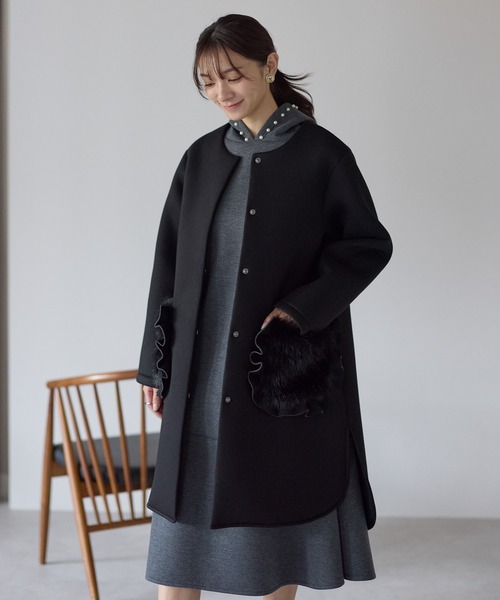 Neige(ネージュ)の「フリルファーポケットコート(ノーカラーコート・レディース・ピンクベージュ/ブラック・ONE SIZE)」の19枚目の写真