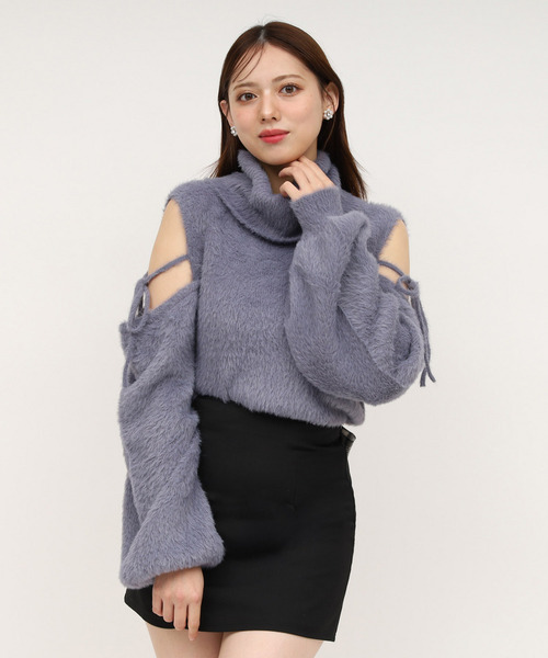 ROYAL PARTY(ロイヤルパーティー)の「コールドショルダーシャギーニットトップス(ニット/セーター・レディース・オフホワイト/ブルー/ベージュ・FREE)」の3枚目の写真