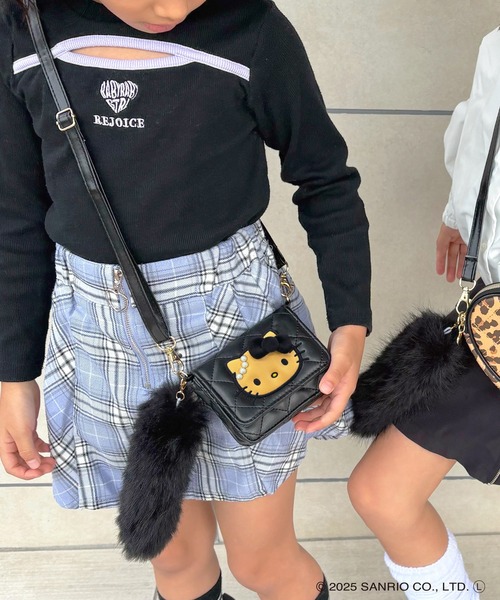 sanrio(サンリオ)の「Sanrio characters(サンリオキャラクターズ) しっぽファー付きミニスクエアショルダーバッグ / ハローキティ KT-5122(ショルダーバッグ・レディース・ブラック/レオパード・FREE)」の7枚目の写真