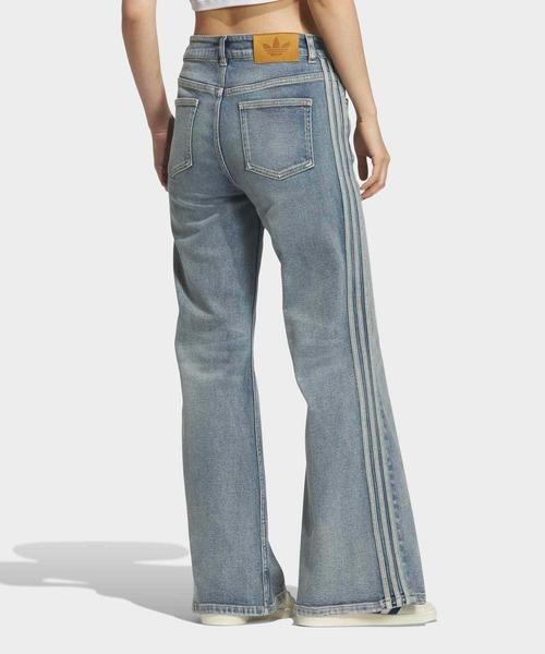 adidas（アディダス）の「ウォッシュド フレア パンツ / アディダスオリジナルス adidas Originals（デニムパンツ・レディース・ブルー・29inch/28inch/27inch/26inch/32inch/31inch/30inch）」の2枚目の写真