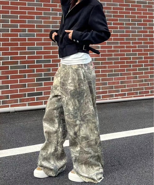 inst.ALL(インストール)の「バック刺しゅうロゴカモフラ柄ワイドパンツ(その他パンツ・レディース・ダークベージュ・M/L/S)」の3枚目の写真