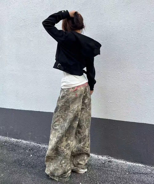 inst.ALL(インストール)の「バック刺しゅうロゴカモフラ柄ワイドパンツ(その他パンツ・レディース・ダークベージュ・M/L/S)」の6枚目の写真