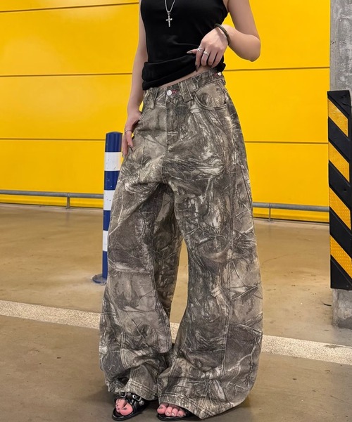 inst.ALL(インストール)の「バック刺しゅうロゴカモフラ柄ワイドパンツ(その他パンツ・レディース・ダークベージュ・M/L/S)」の7枚目の写真