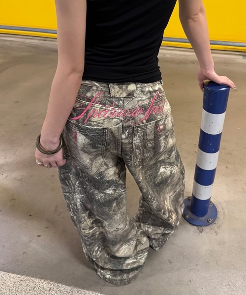 inst.ALL(インストール)の「バック刺しゅうロゴカモフラ柄ワイドパンツ(その他パンツ・レディース・ダークベージュ・M/L/S)」の11枚目の写真