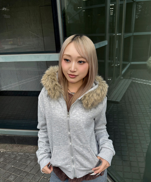 DAESE TOKYO(デセトウキョウ)の「『DAESE TOKYO/デセトウキョウ』ファー付きパーカー(パーカー・レディース・グレー・M/L)」の3枚目の写真