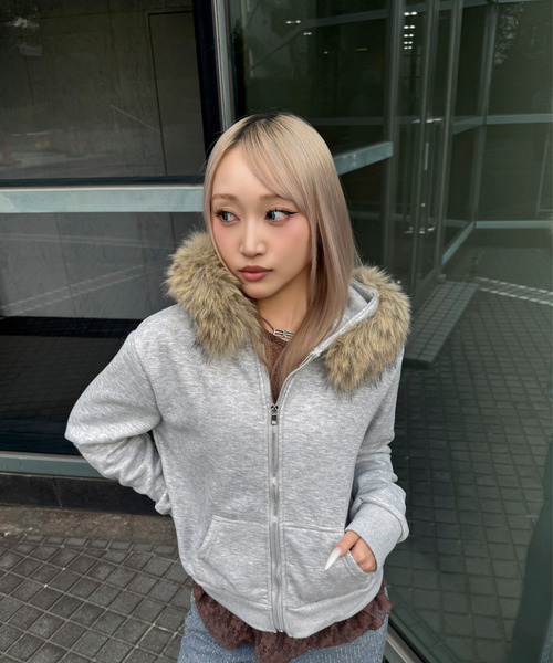 DAESE TOKYO(デセトウキョウ)の「『DAESE TOKYO/デセトウキョウ』ファー付きパーカー(パーカー・レディース・グレー・M/L)」の4枚目の写真