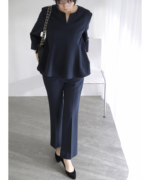 La TOTALITE（ラトータリテ）の「ベルト金具パンツ（スラックス・レディース・ベージュ/ネイビー/ライトグリーン・38/36）」の3枚目の写真