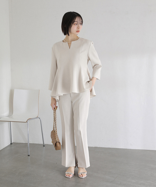 La TOTALITE（ラトータリテ）の「ベルト金具パンツ（スラックス・レディース・ベージュ/ネイビー/ライトグリーン・38/36）」の5枚目の写真