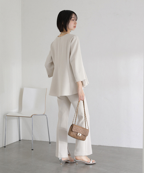 La TOTALITE（ラトータリテ）の「ベルト金具パンツ（スラックス・レディース・ベージュ/ネイビー/ライトグリーン・38/36）」の7枚目の写真