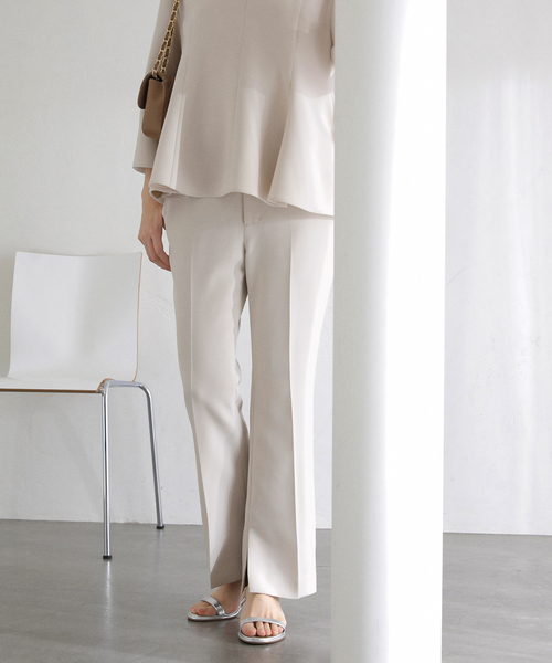 La TOTALITE（ラトータリテ）の「ベルト金具パンツ（スラックス・レディース・ベージュ/ネイビー/ライトグリーン・38/36）」の9枚目の写真