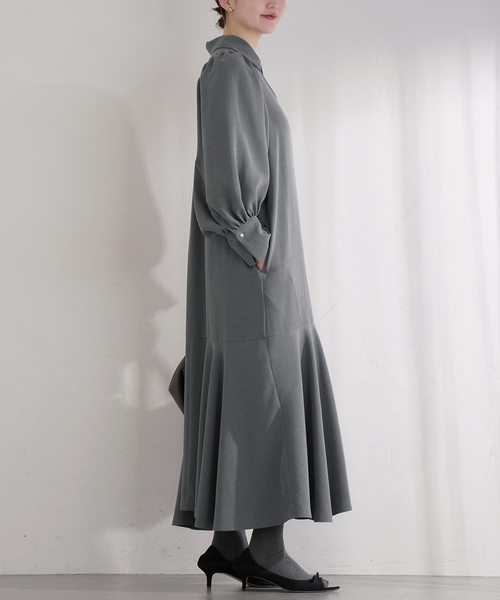 IENA(イエナ)の「&NAVY メランジツイルギャザーワンピース(ワンピース・レディース・ネイビー/チャコールグレー・36/38)」の22枚目の写真