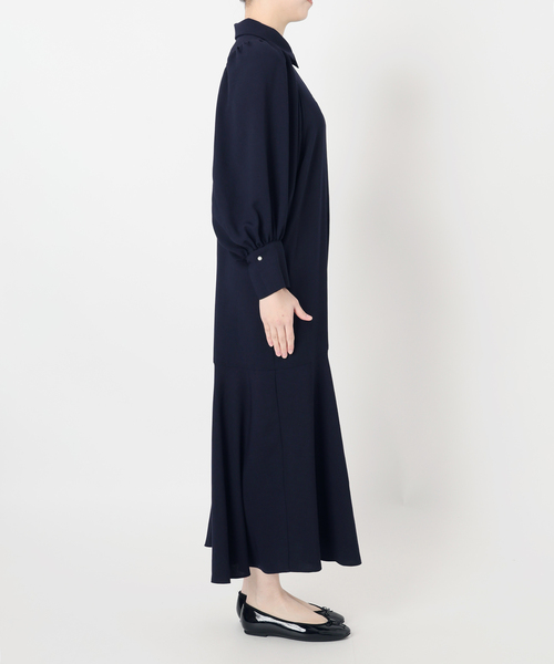 IENA(イエナ)の「&NAVY メランジツイルギャザーワンピース(ワンピース・レディース・ネイビー/チャコールグレー・36/38)」の5枚目の写真