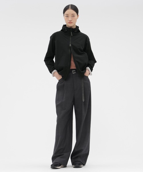 MARGARET HOWELL（マーガレットハウエル）の「STRETCH POLYESTER（ブルゾン・レディース・ブラック・X-SMALL/SMALL）」の2枚目の写真
