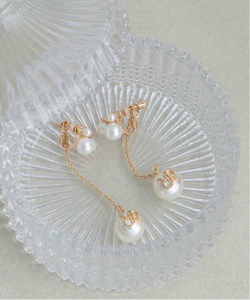 RANDA（ランダ）の「モノグラムパールスウィングイヤリング（イヤリング・レディース・ゴールド/シルバー・FREE）」の3枚目の写真