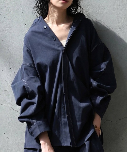 antiqua(アンティカ)の「配色ステッチ シャツ(シャツ/ブラウス・レディース・ネイビー/アイボリー/ブラック・P/R)」の2枚目の写真